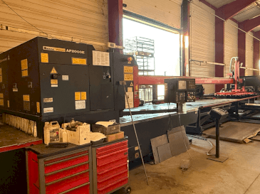 Vooraanzicht  van AMADA LC2415 alpha3  machine