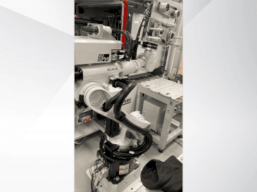 Vooraanzicht  van KUKA KR 22 R1610-2  machine