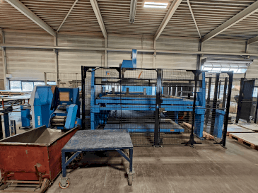Vooraanzicht van Finn-Power C6 + Compact Express machine