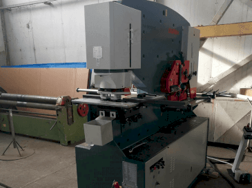 Vooraanzicht van Durma IW 80/150 BTD machine
