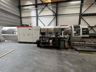 Vooraanzicht  van BLM Adige LT702D  machine