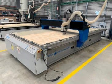 Vooraanzicht  van MECANUMERIC M2040  machine