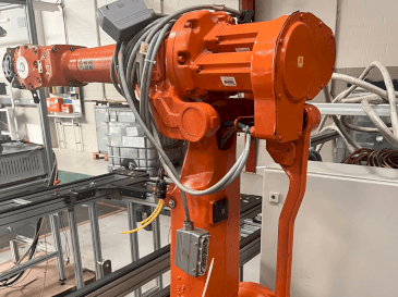 Vooraanzicht  van ABB IRB 2400 M2004  machine