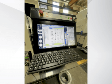 Vooraanzicht van Makino U6 HEAT machine