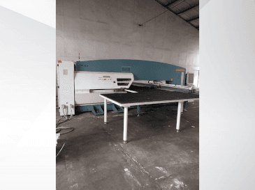 Vooraanzicht  van Durma TPL93  machine