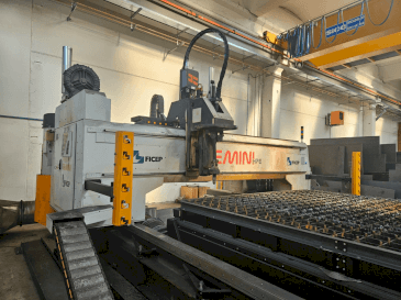 Vooraanzicht  van FICEP GEMINI G32 HPE  machine