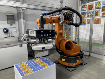 Vooraanzicht van KUKA KR140-3 COMP machine