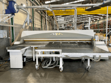 Vooraanzicht van MACMAZZA Top Saw machine