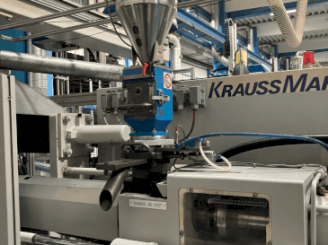 Vooraanzicht van Krauss Maffei 125-520 C1 machine