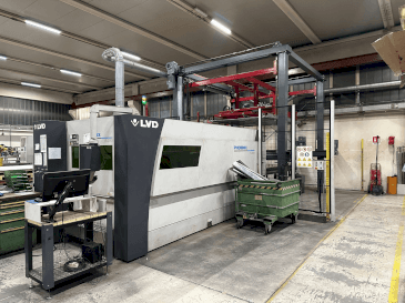 Vooraanzicht  van LVD Phoenix FL 3015  machine