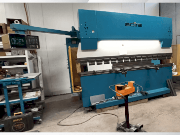 Vooraanzicht  van ADIRA QIH-11030 DNC CR  machine