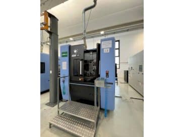 Vooraanzicht van Doosan NHP 5000 machine