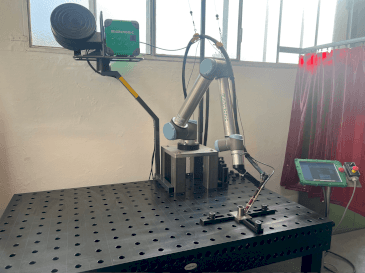 Vooraanzicht van MIGATRONIC PI 350 AC/DC machine
