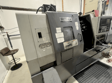 Vooraanzicht  van Hyundai Kia SKT 28 LM  machine