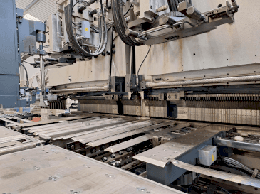 Vooraanzicht  van Salvagnini P4-2220  machine
