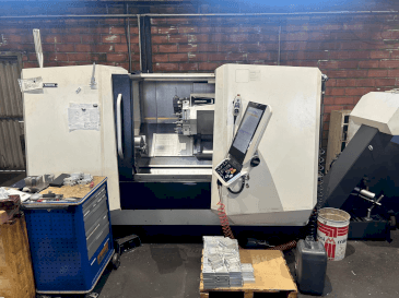 Rechts zijaanzicht  van DMG MORI CLX 450 V4  machine