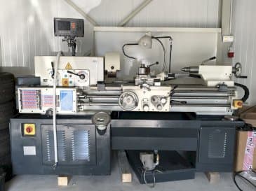 Vooraanzicht  van TOS JSV-18RA machine