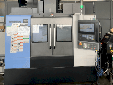 Vooraanzicht  van DOOSAN DNM 4500  machine