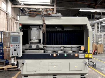 Vooraanzicht  van Lodi VHP 300 4T CN  machine