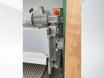 Vooraanzicht  van Kundig Brilliant-3 1300mm-RRPd  machine