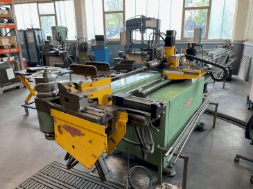 Vooraanzicht  van HERBER 42 CNC  machine