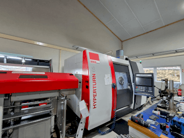 Vooraanzicht van EMCO HYPERTURN 65-1300 DUOTURN machine