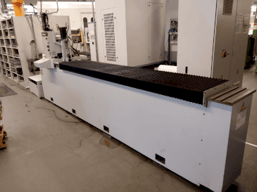 Vooraanzicht van GÖCKEL G50 elTrob machine