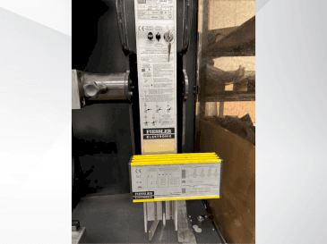 Vooraanzicht  van AMADA HFE 130-3  machine