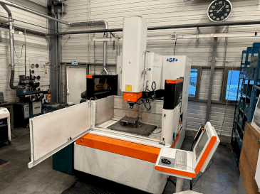Vooraanzicht  van AgieCharmilles FORM 30  machine