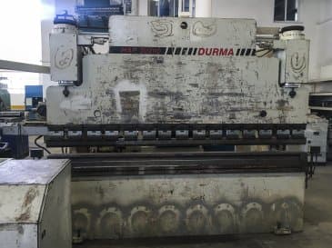 Vooraanzicht  van Durma HAP 30200 machine