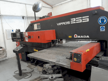 Vooraanzicht  van AMADA Vipros 255  machine