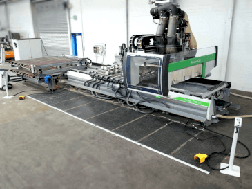 Vooraanzicht  van BIESSE Rover C6  machine