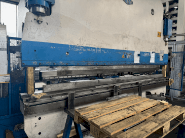 Vooraanzicht van EHT EHPS 15-40 machine