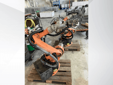Vooraanzicht  van KUKA KR16  machine