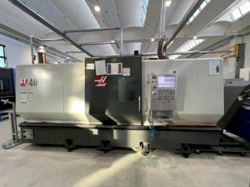 Vooraanzicht van HAAS ST-40 machine