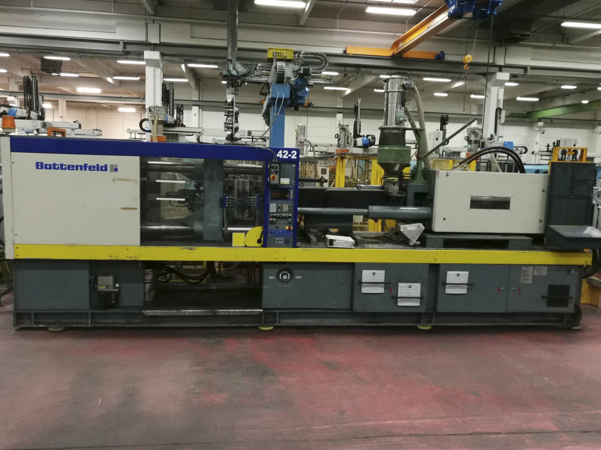 Vooraanzicht  van Battenfeld BKT 2500/1400 machine