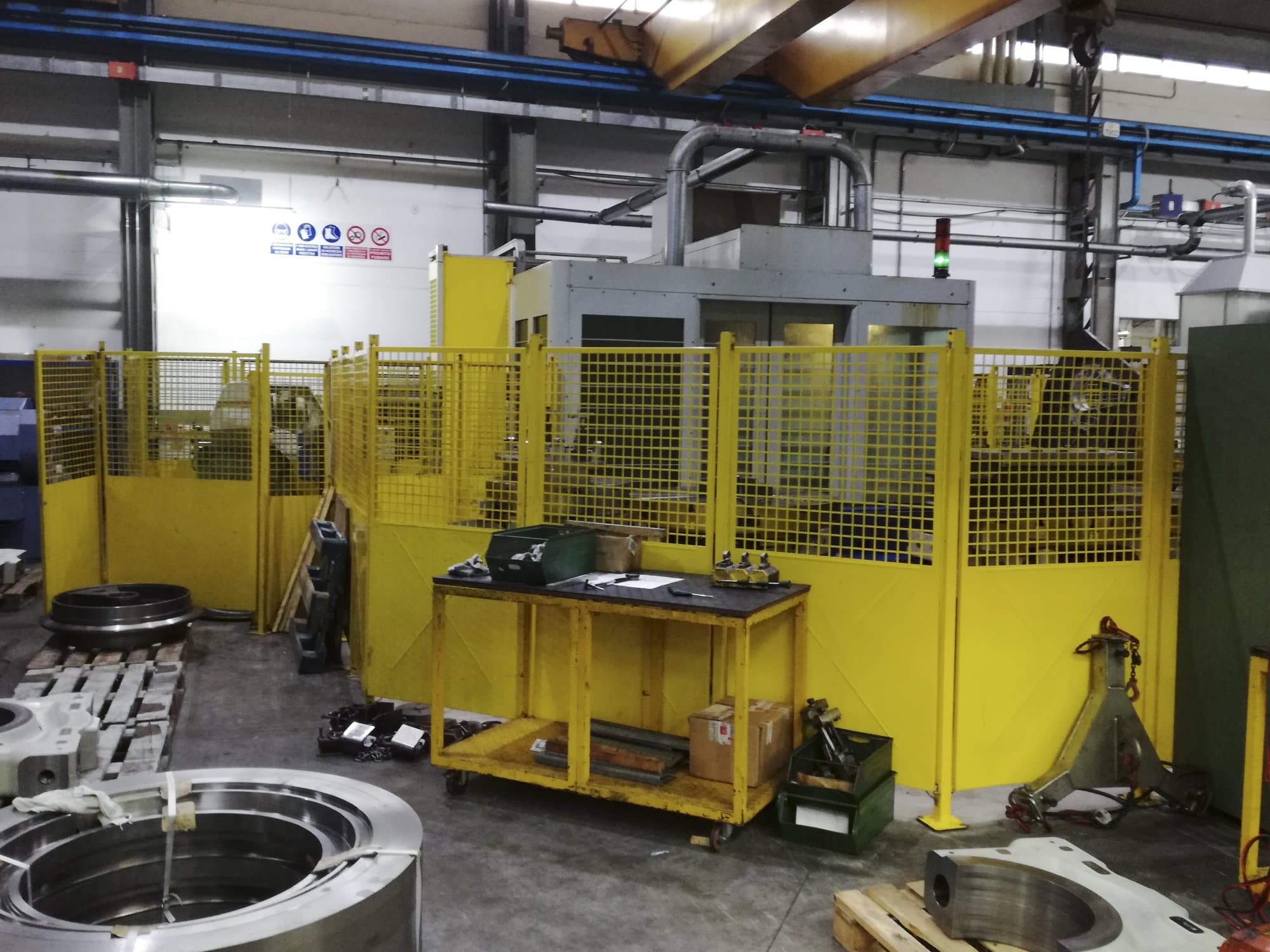 Vooraanzicht  van Mandelli M8 UT machine