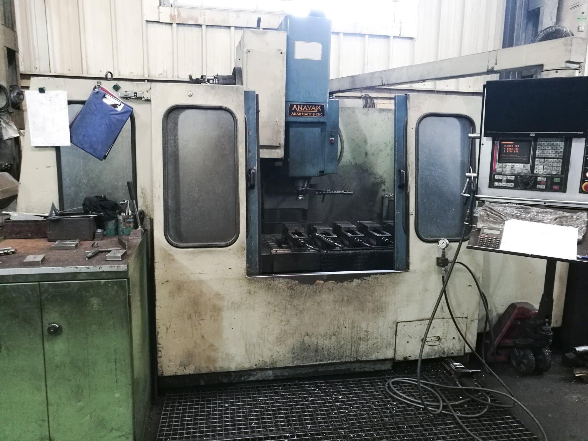 Vooraanzicht  van ANAYAK ANAK MATIC-9 CNC machine