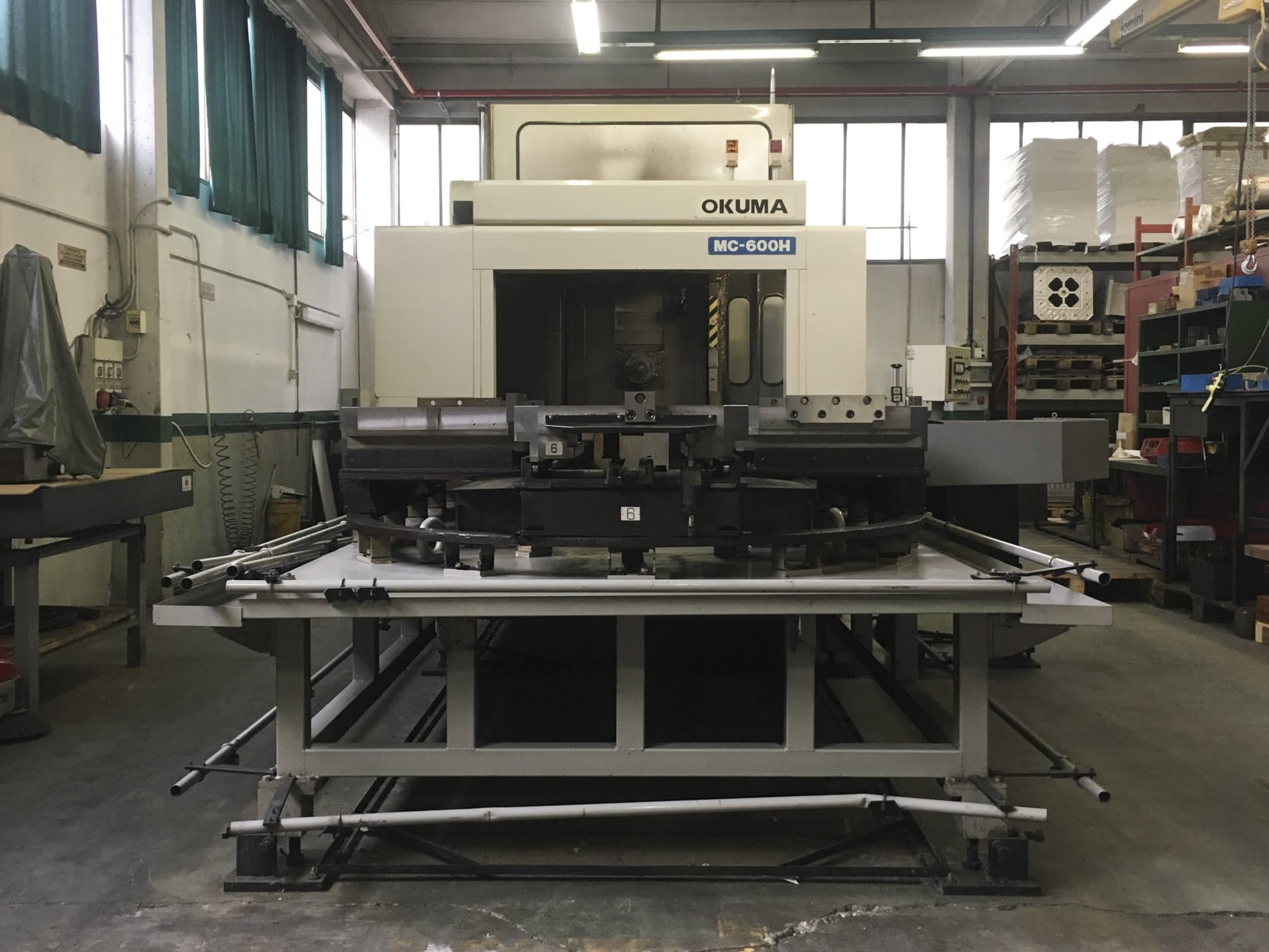 Vooraanzicht  van Okuma MC-600H machine