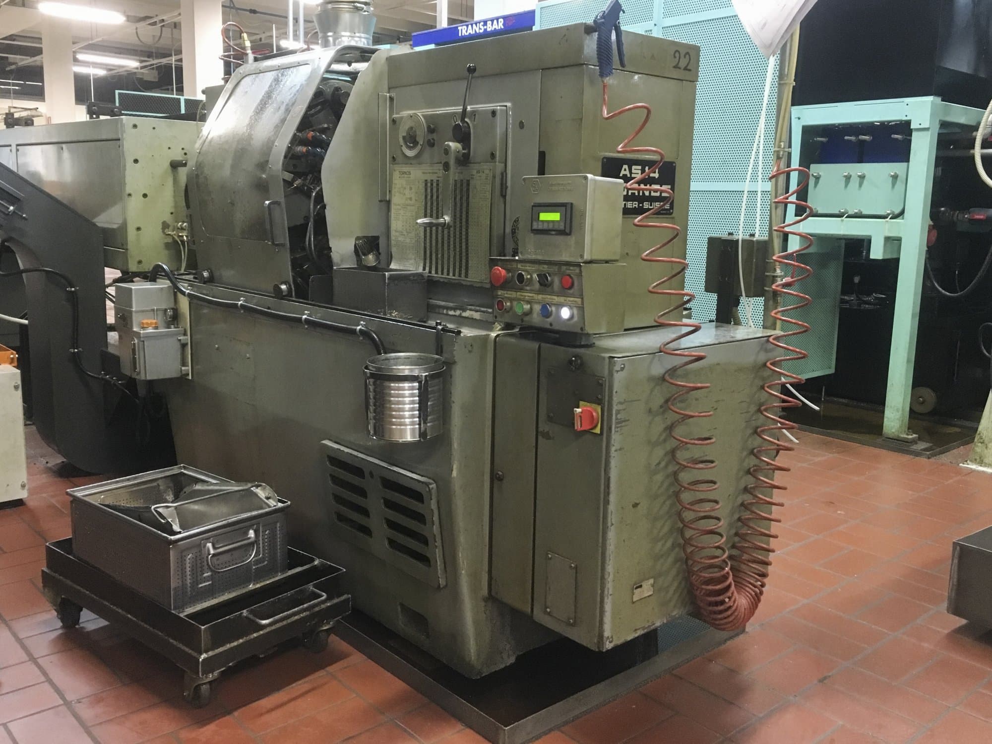 Recht aanzicht  van Tornos AS-14 machine