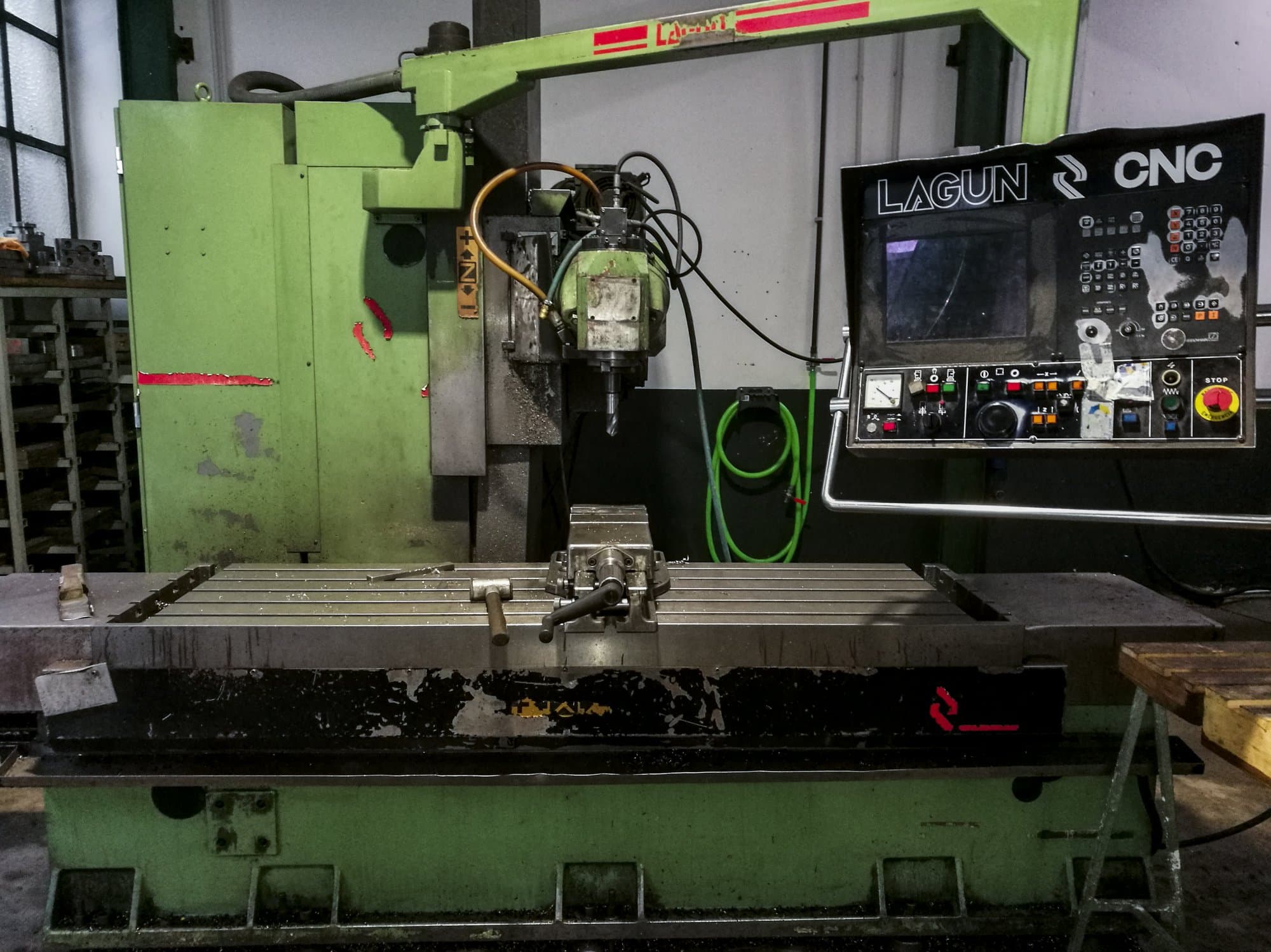 Vooraanzicht  van Lagun FBF 1800 machine