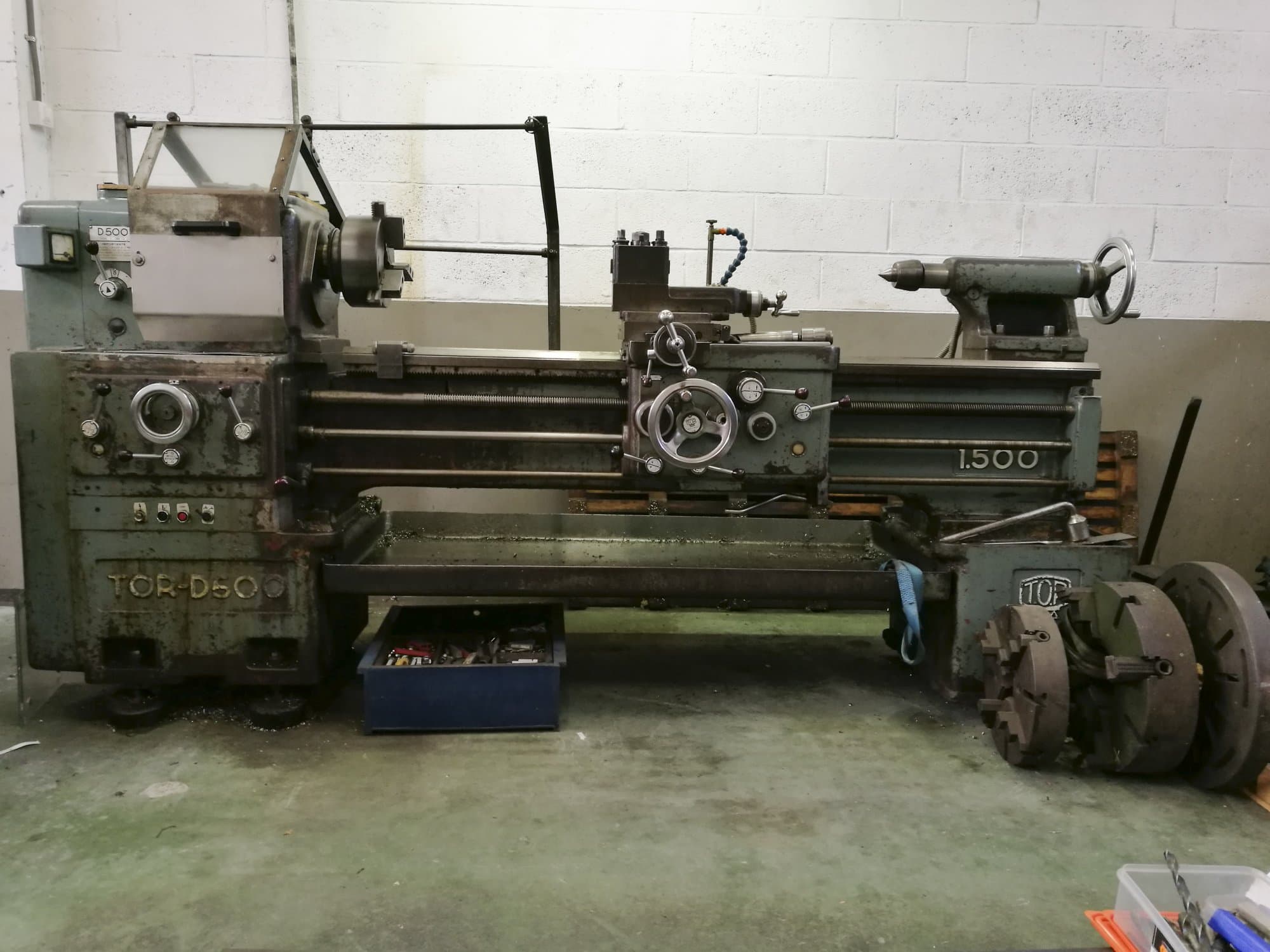 Vooraanzicht  van TOR D-500 machine