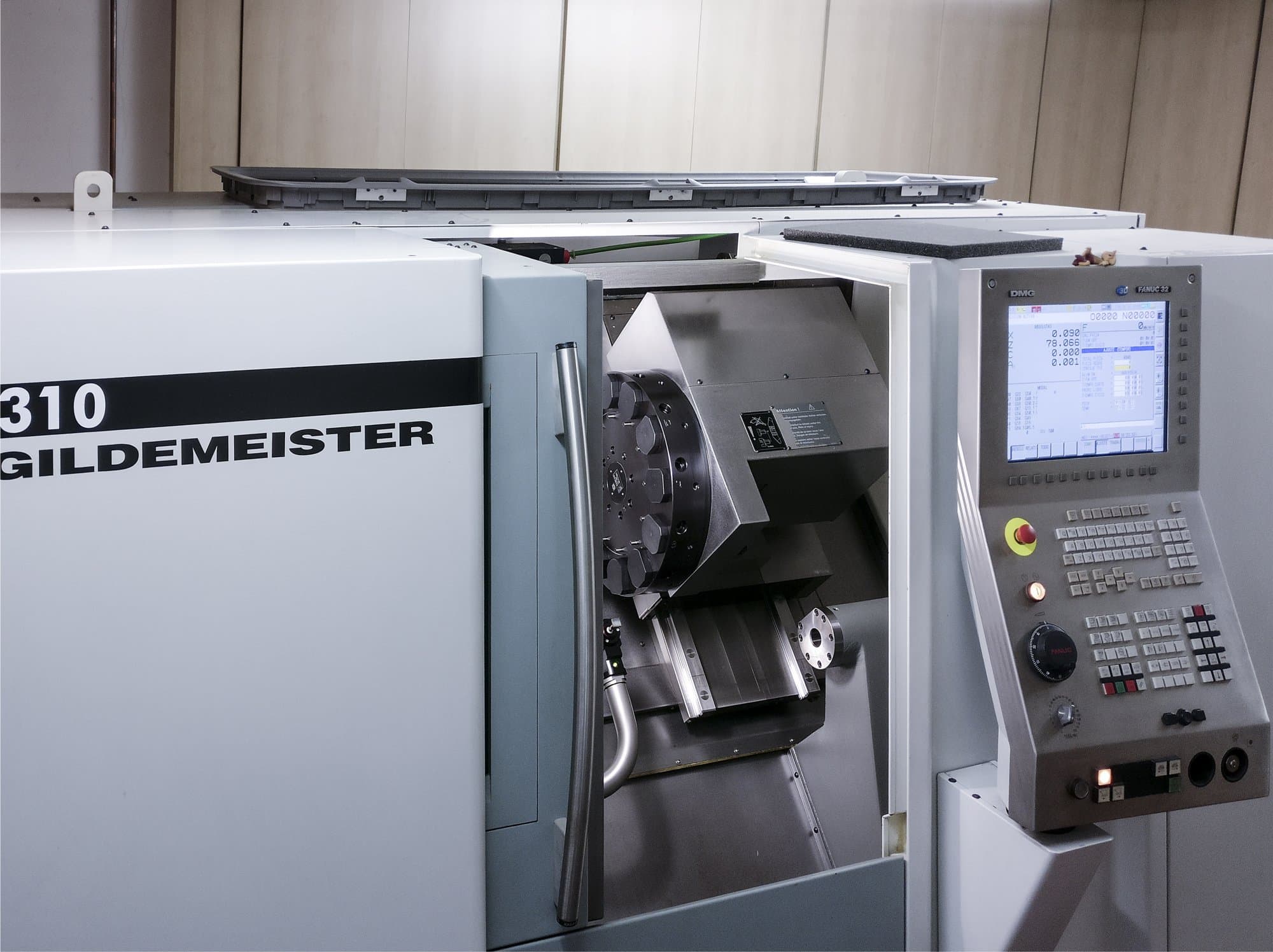 Vooraanzicht van Gildemeister CTX 310 machine