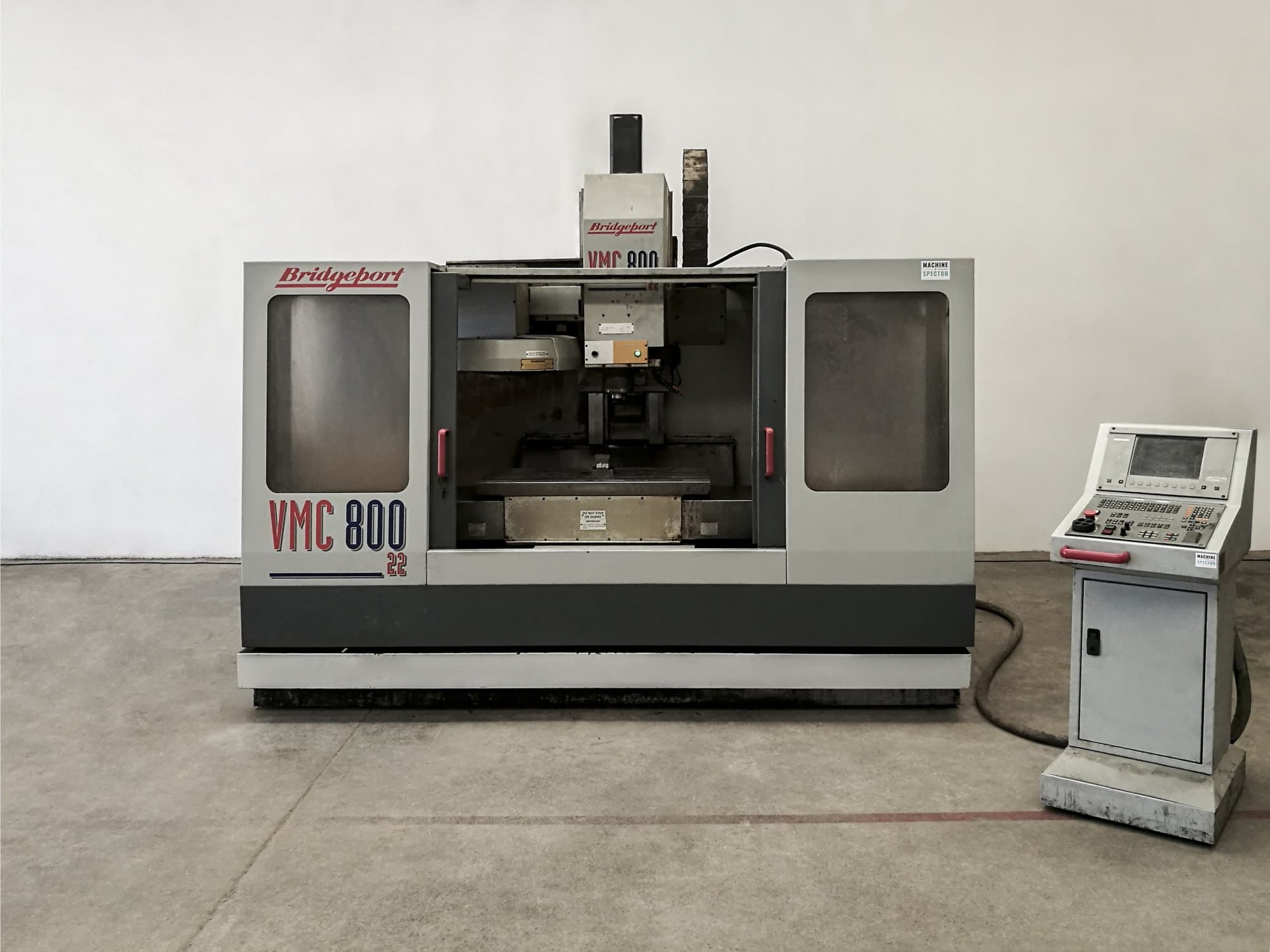 Vooraanzicht  van Bridgeport VMC 800.22 machine