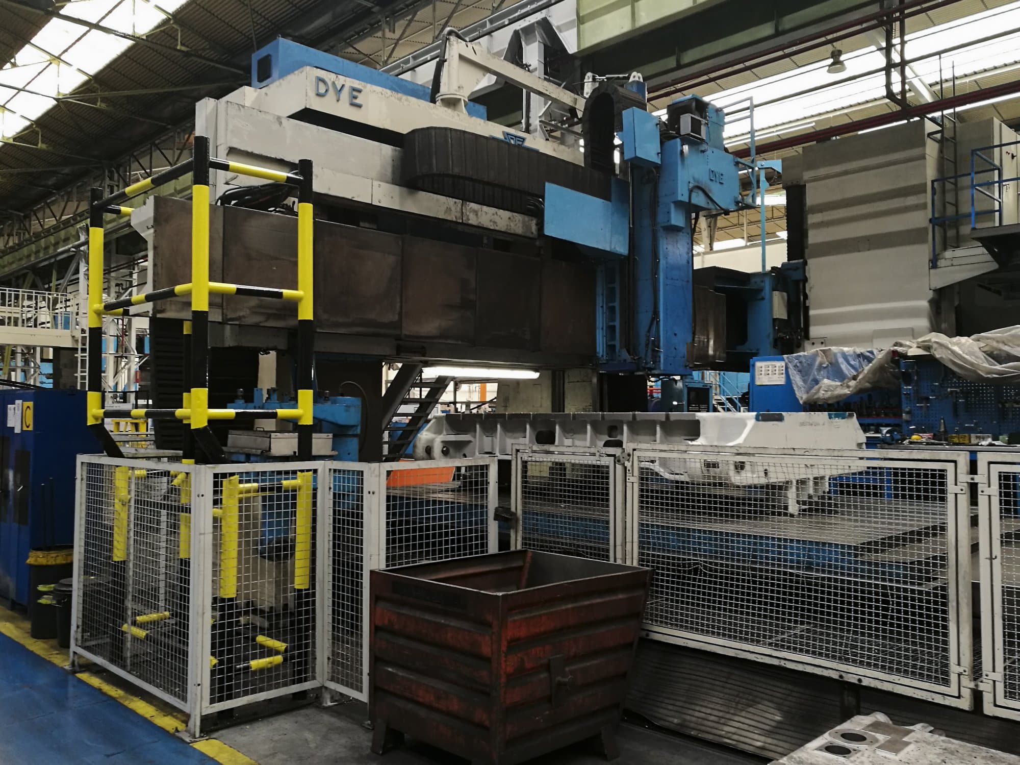 Links zicht van DYE FPF-4-N/C machine