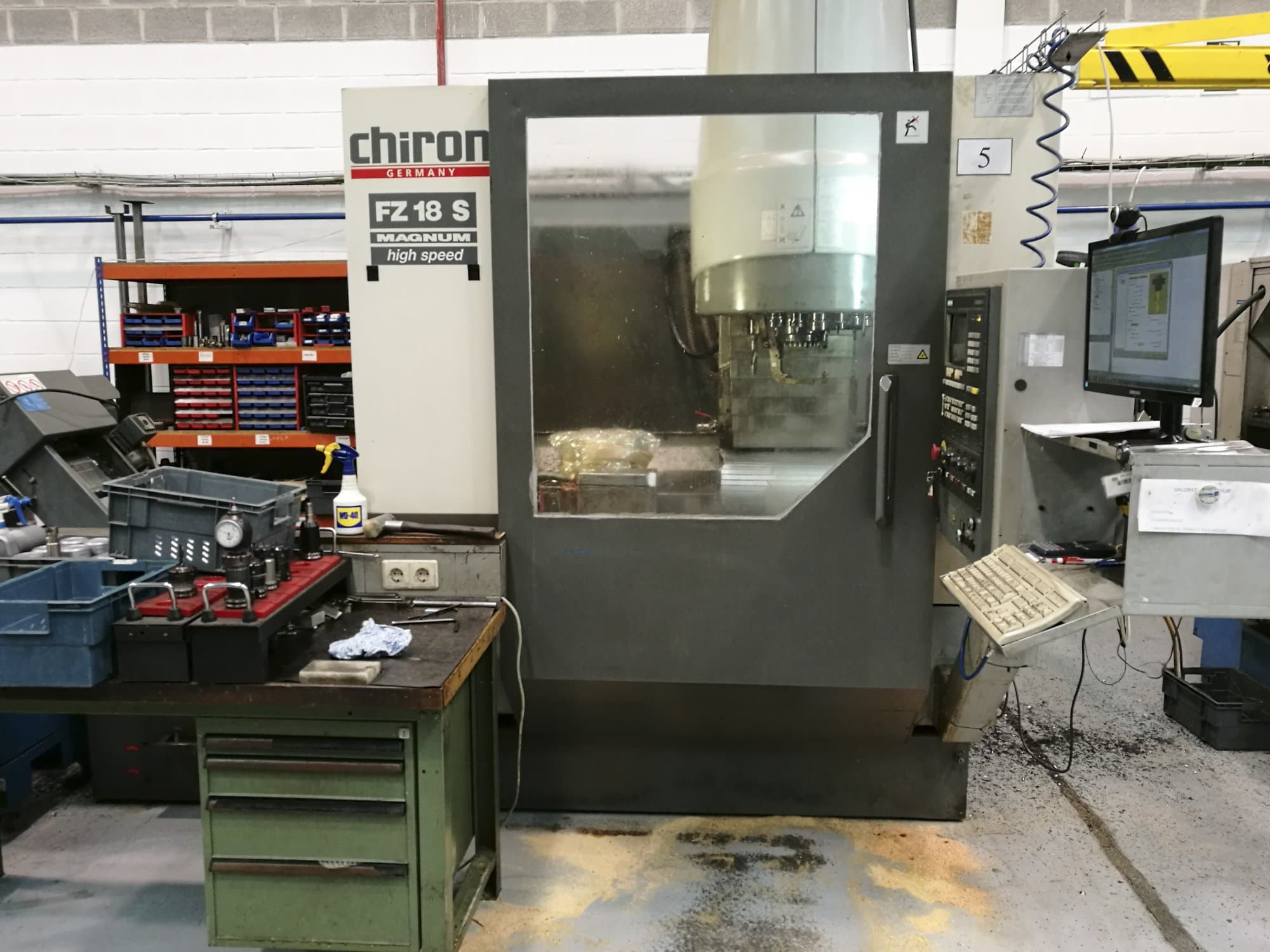 Vooraanzicht  van Chiron FZ18 S Magnum machine