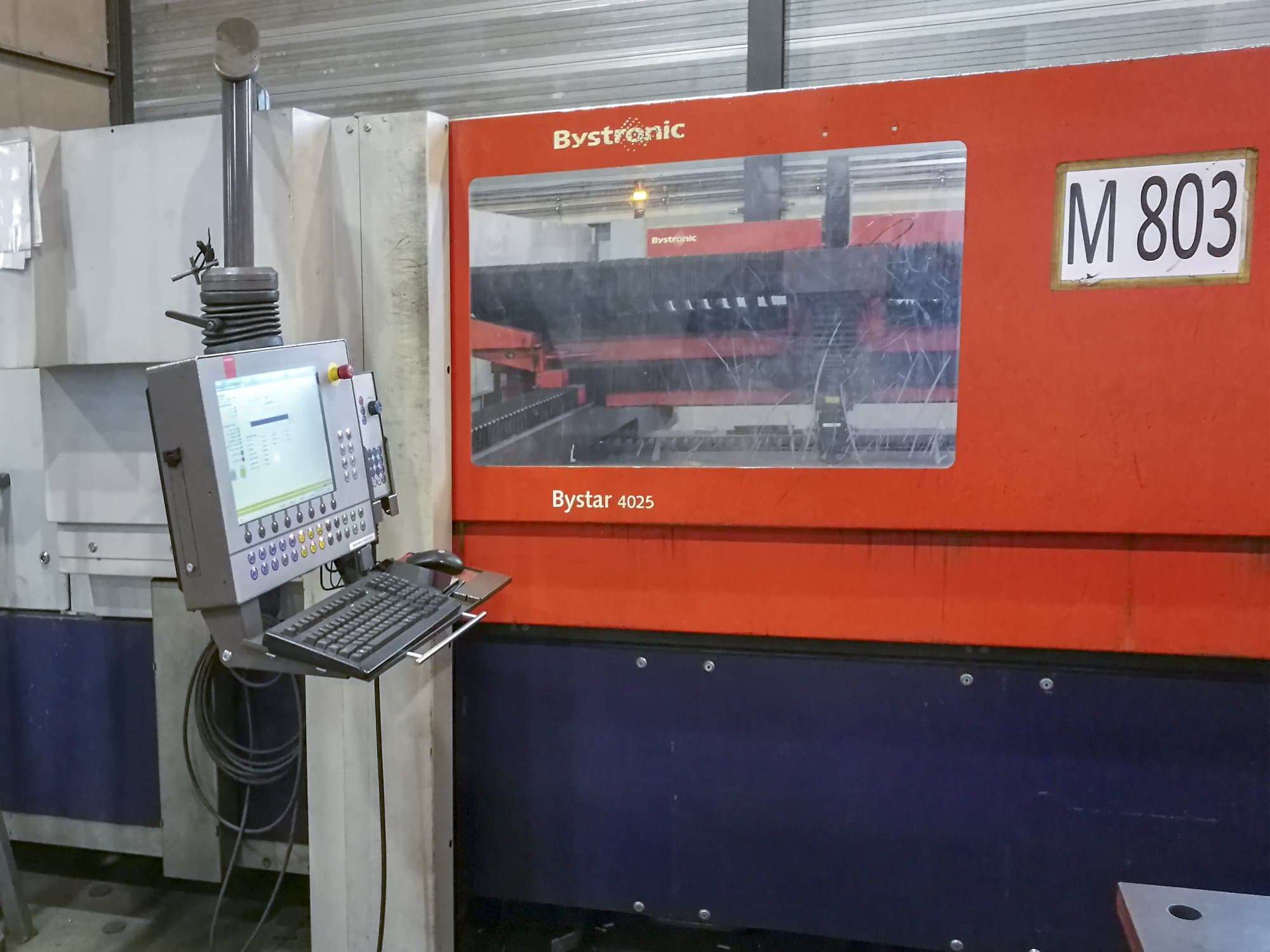 Vooraanzicht  van Bystronic Bystar 4025 NT 80 machine