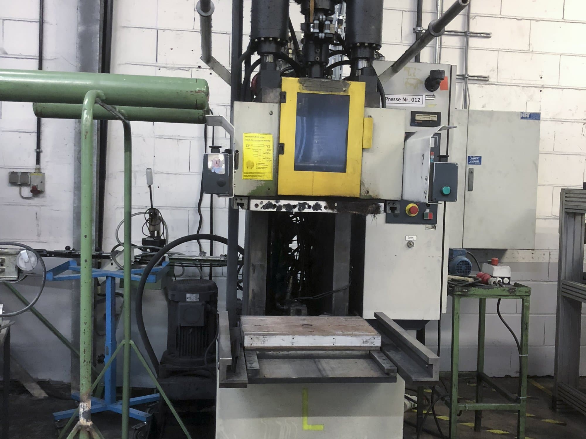 Vooraanzicht  van Kloeckner Desma 956.050 ZO machine