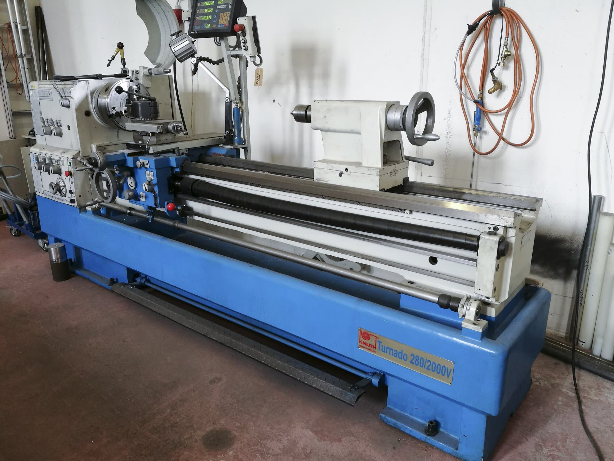 Recht aanzicht  van KNUTH Turnado 280/2000 V machine