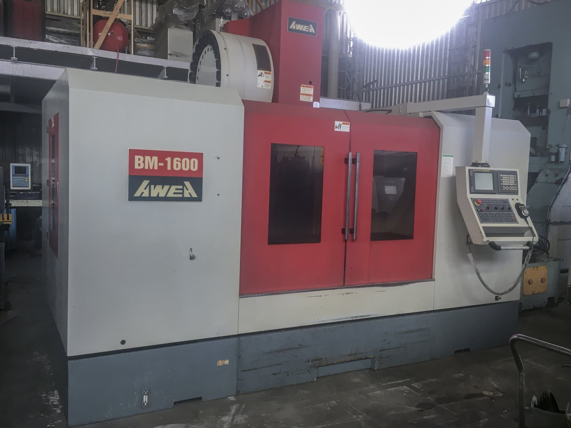 Links zicht  van AWEA BM-1600 machine